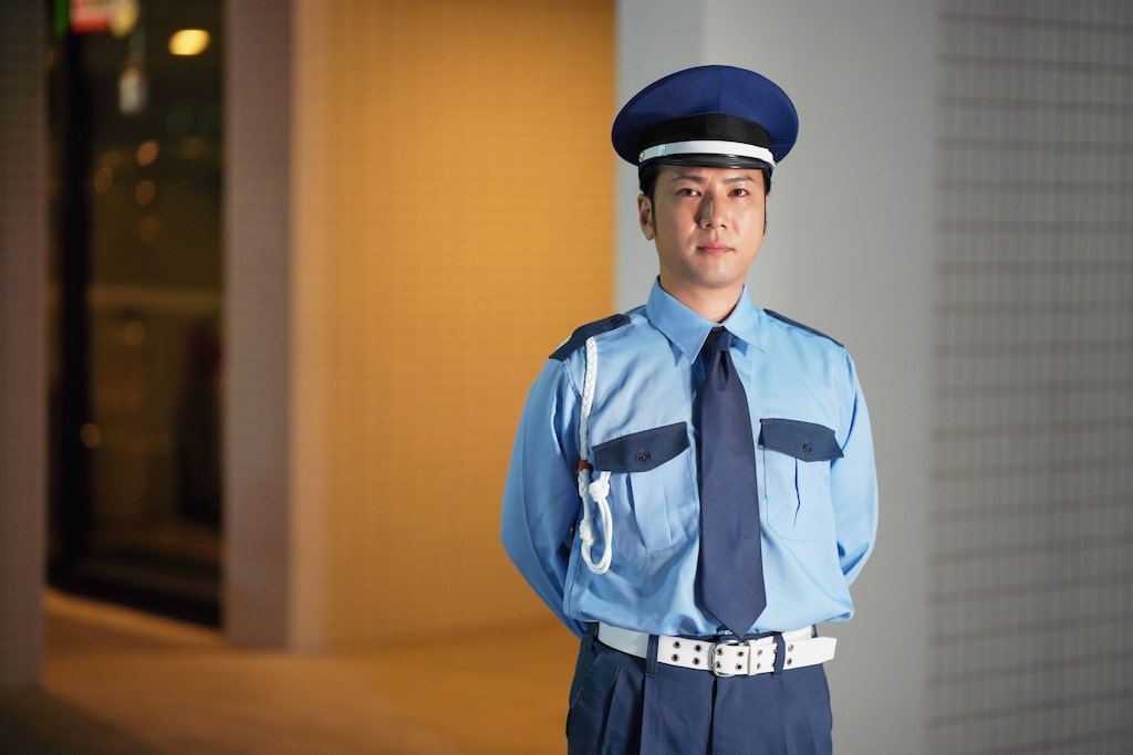 警備員の制服は警察に似ている？