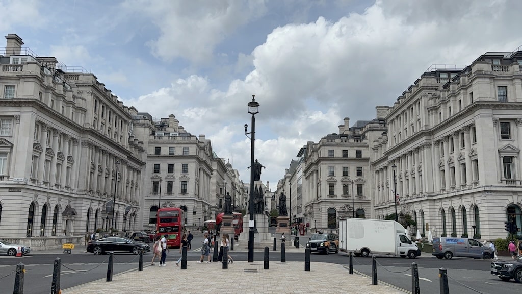ロンドンの街の石造りの建築物の色