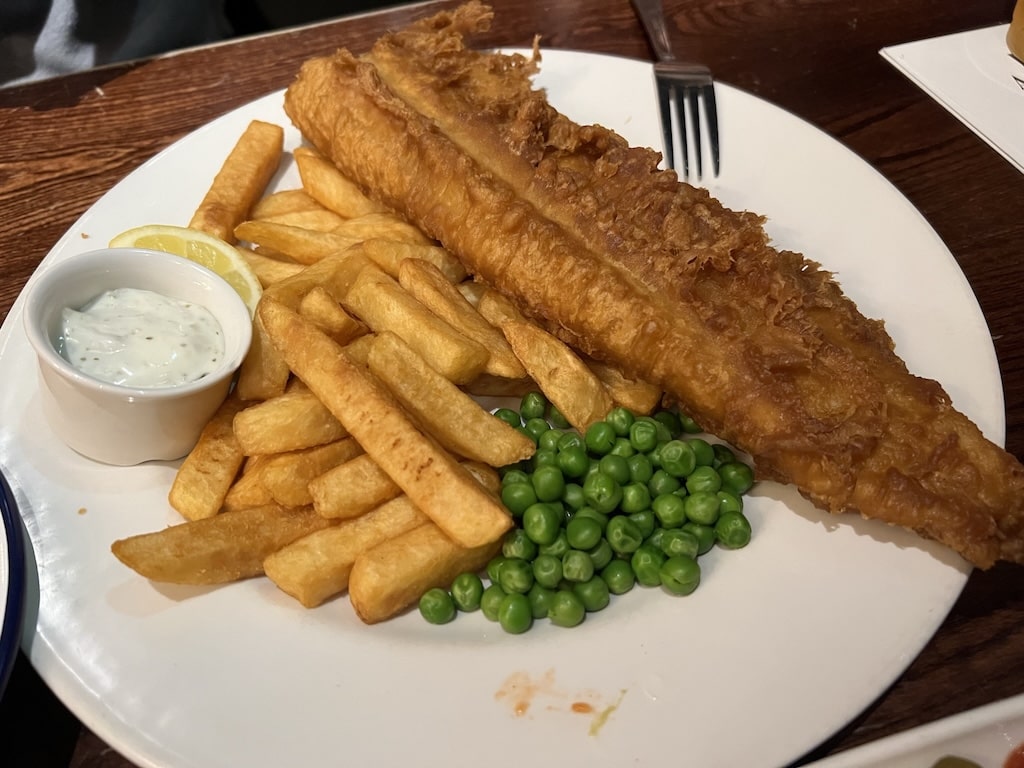 ロンドンのパブ飯代表「フィッシュ&チップス」