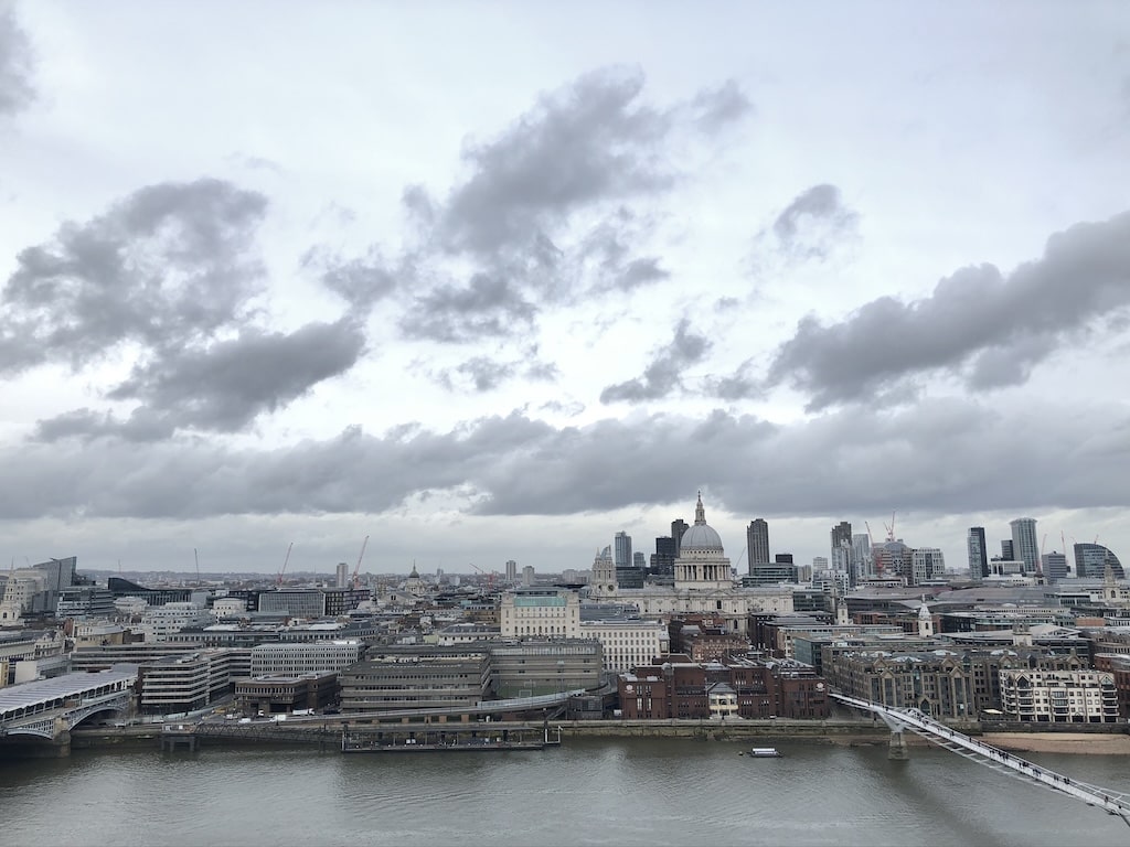 ロンドンの灰色の曇り空の原因は「高気圧性グルーム」