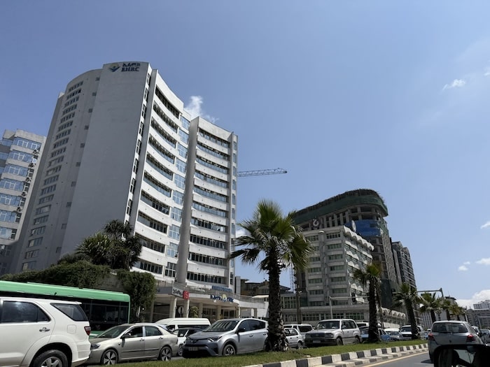 アディス・アベバの街の色彩は白が基調？