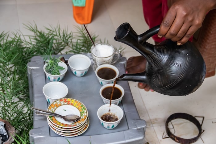 エチオピアのコーヒーセレモニーの一杯ずつの呼称と意味は？